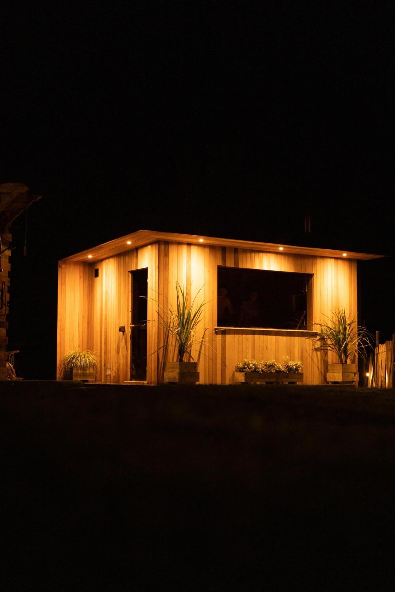 Rostrevor Mountain Lodge - Glamping Pods - Revive Sauna & Hot Tubs エクステリア 写真