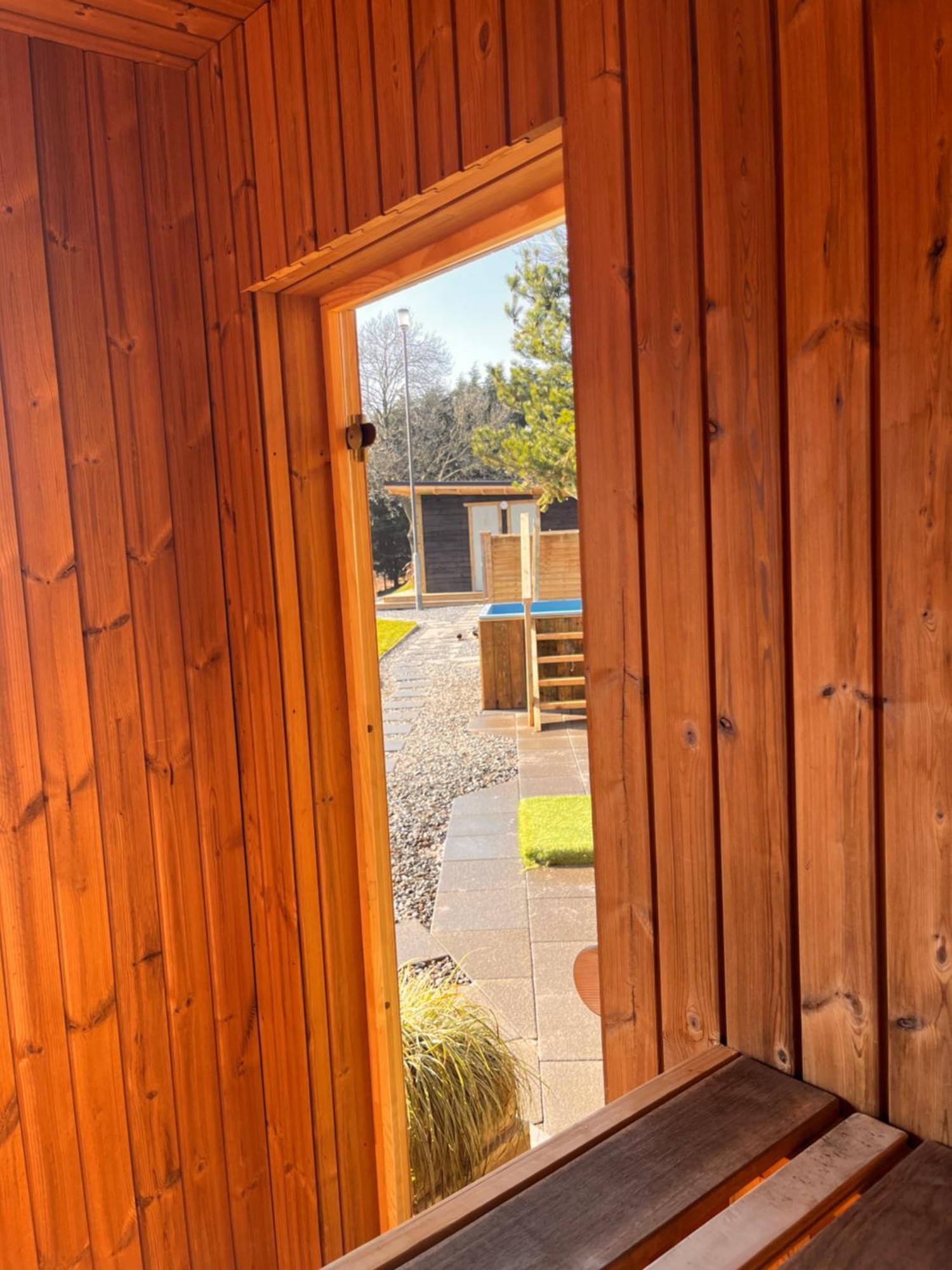 Rostrevor Mountain Lodge - Glamping Pods - Revive Sauna & Hot Tubs エクステリア 写真